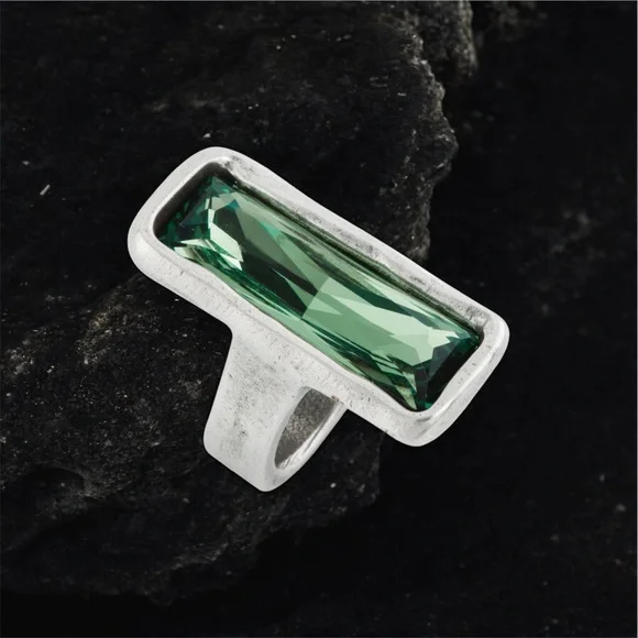 UNO de 50 Silver Ring with Emerald Green Stone - Picture 2 of 2